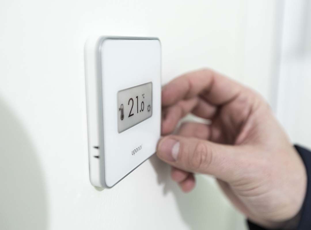 Uponor Smatrix huonekohtaisten termostaattien säätäminen on helppoa