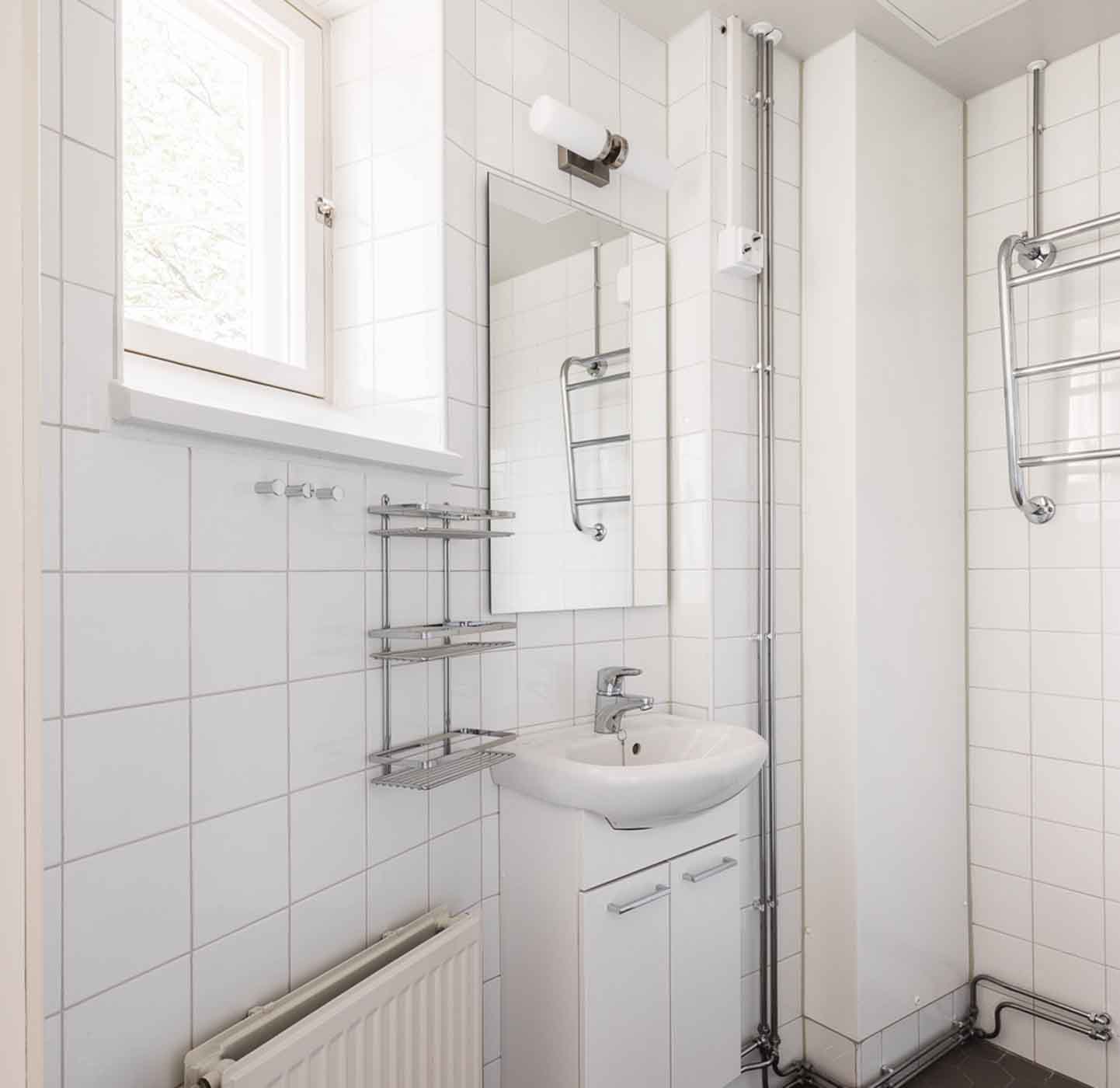 Valmis kylpyhuoneremontti Uponor Riser Port -talotekniikkahormeilla