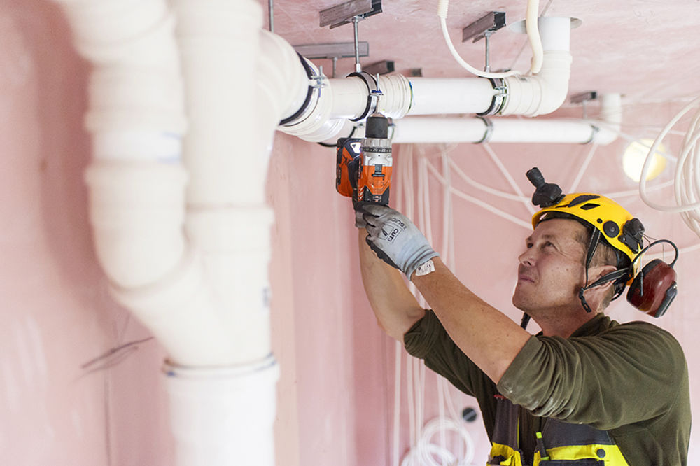Kainuun ensimmäiseen puukerrostaloon asennettiin ääntä vaimentava Uponor Decibel-viemärijärjestelmä